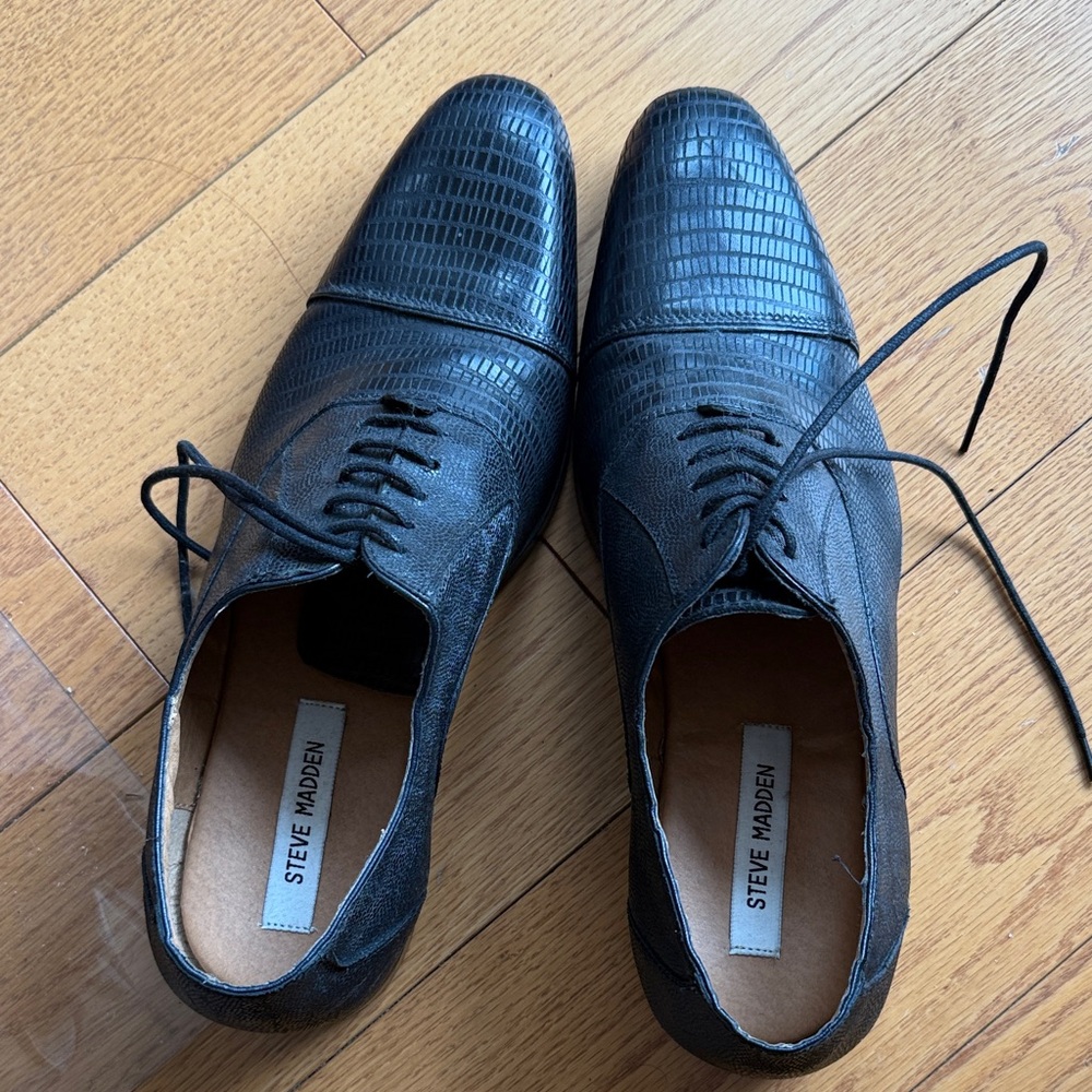 Steve Madden Black Croc-Embossed Oxford, dress shoes